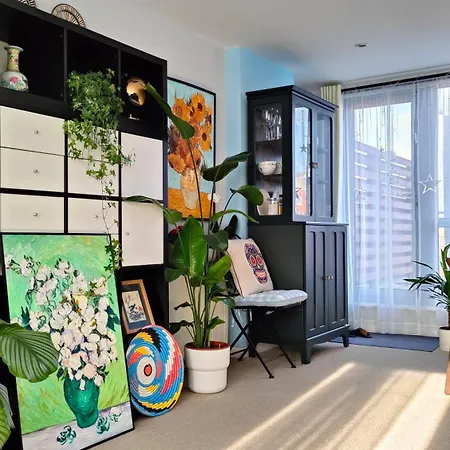 A Private Bedroom With Art Style Located In The City Center Portsmouth Buitenkant foto