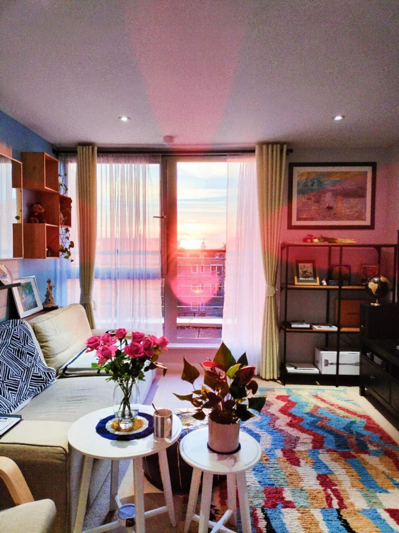 Apartment A Private Bedroom With Art Style Located In The Center Portsmouth