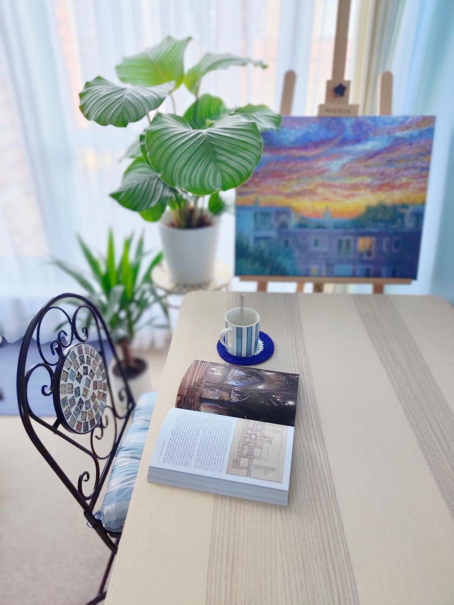 A Private Bedroom With Art Style Located In The Center Apartment Portsmouth