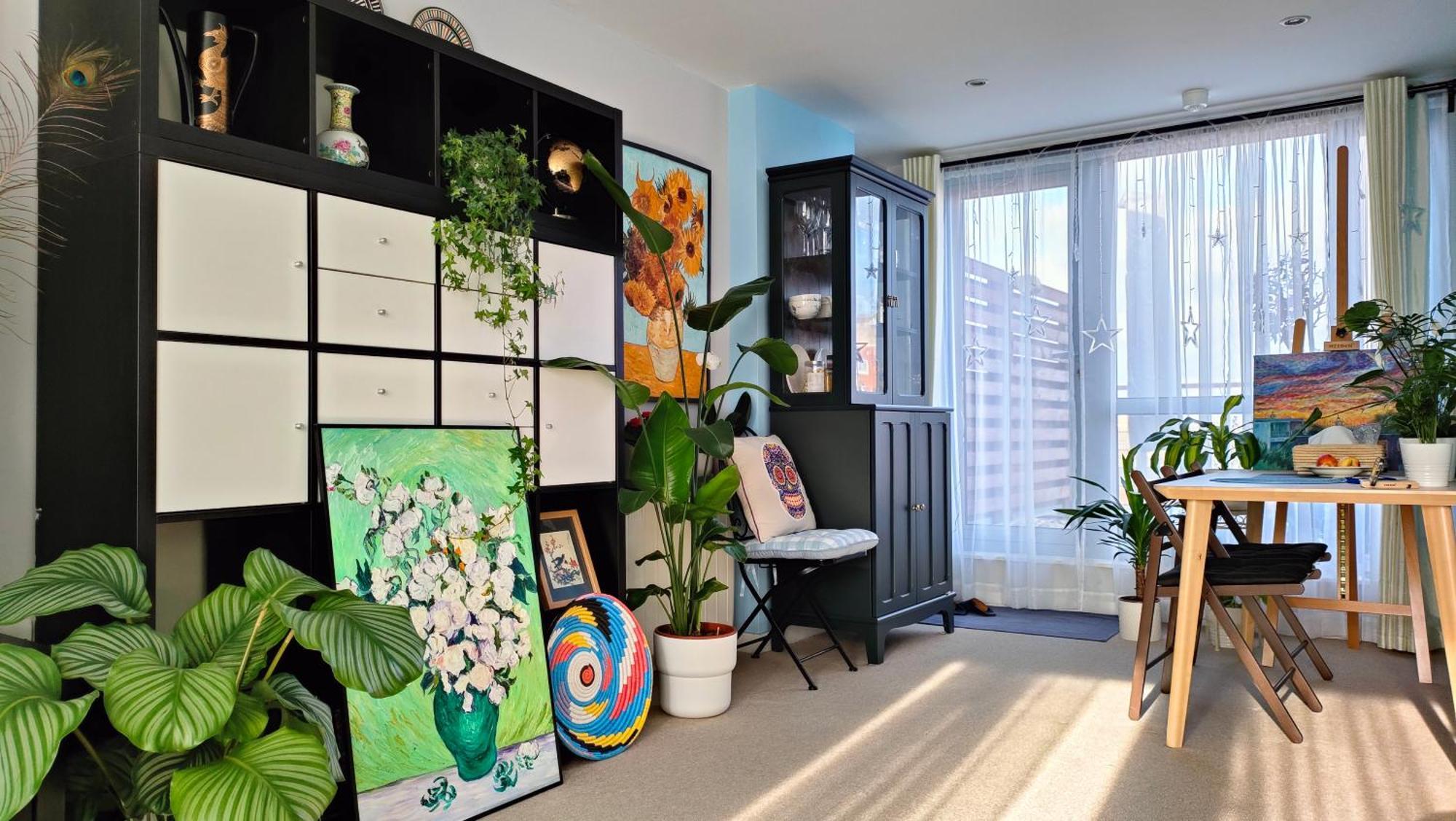 A Private Bedroom With Art Style Located In The Center Apartment *